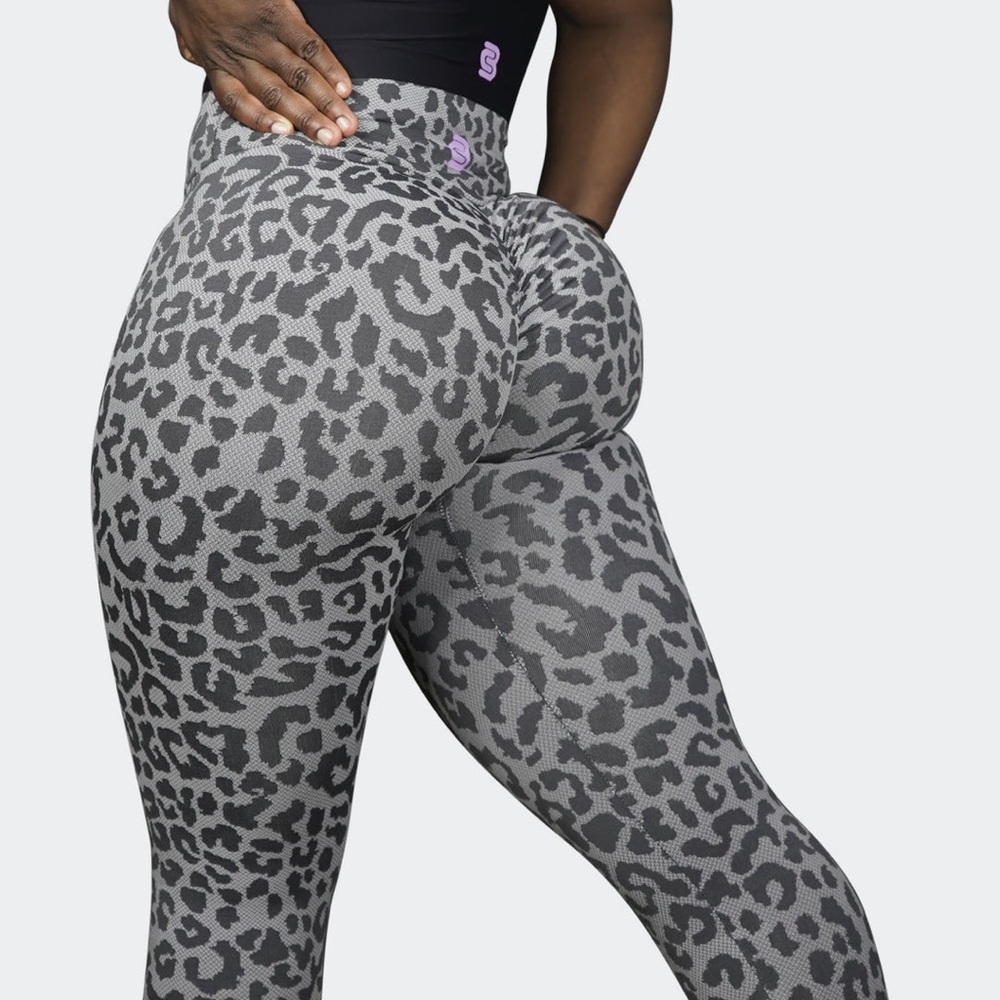 NWT Cake Body Leopard Print Seamless Scrunch Booty Leggings